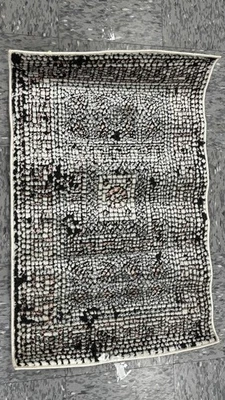 Surya Venezia 2' x 2'11" Area Rugs VNZ2301-23 - Image 1 of 4