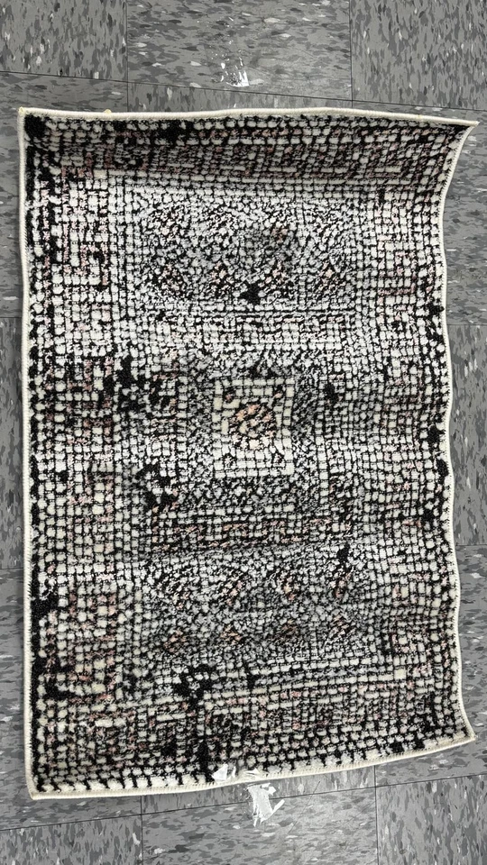 Surya Venezia 2' x 2'11" Area Rugs VNZ2301-23 - Image 1 of 4