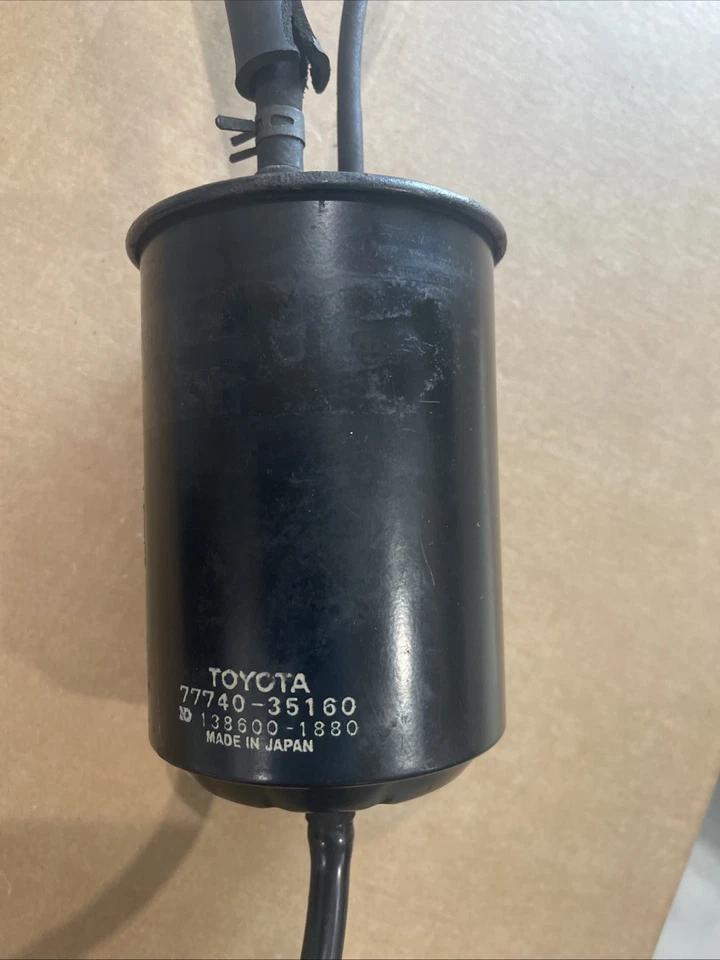 Camioneta Toyota 1984-1989 4Runner 22R 22RE bote de carbón de vapor de combustible OEM Foto 1 de 4