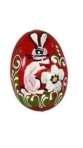 Huevo de Pascua de madera pintado a mano conejito rojo conejo diseño floral arte popular primavera - Imagen 1 de 8