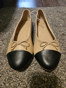 A New Day Damenschuhe Größe 6,5 braun mit schwarzer Zehenpartie Slipper - Bild 1 von 2