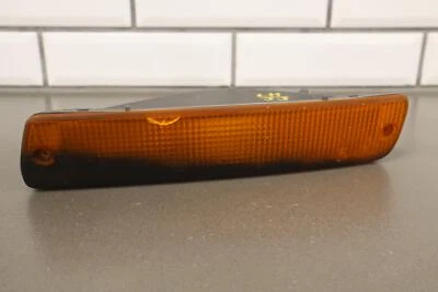 Luz marcadora delantera izquierda Toyota Land Cruiser 1991-1997 (montaje en panel de balance) Foto 1 de 4