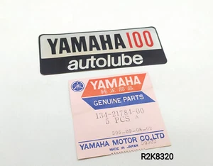 1PC EMBLEM STICKER DECAL YAMAHA 100 AUTOLUBE FOR YAMAHA YL1 UNIVERSAL ORIGINAL - Foto 1 di 3