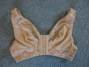 SALE! Beigefarbener BH mit Haken vorne mit Haken Größe M (36-38) neu ohne Etikett - Bild 1 von 2