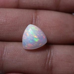12 MMTrillion 4.1 Ct Natural AAA Red Green Fire Ethiopian Opal Trillion Cabochon - Picture 1 of 10