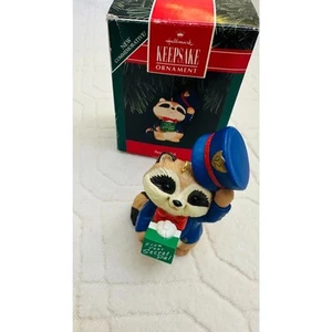 Punze "Secret Pal" Waschbär Ornament 1992 - Bild 1 von 5