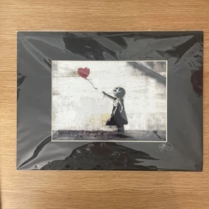 After Banksy, Hugh Sun Covent Garden Signed Coloured Photo "Heart Balloon Girl" - Picture 1 of 6