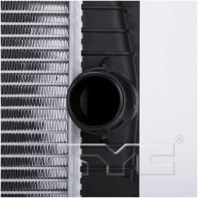 Conjunto de radiador TYC 13394 para modelos BMW seleccionados de 12-16 Foto 1 de 4