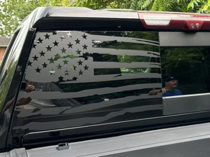 Silverado Sierra VENTANA DIVIDIDA andrajosa rasgada bandera americana negro mate GMC 26” - Imagen 1 de 2