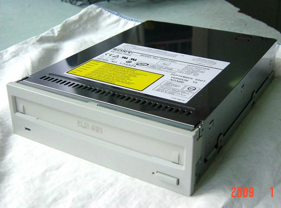 Sony SMO-F551 -SD 5.2GB Internal SCSI 50 Pin MO Optital Drive - Image 1 of 1