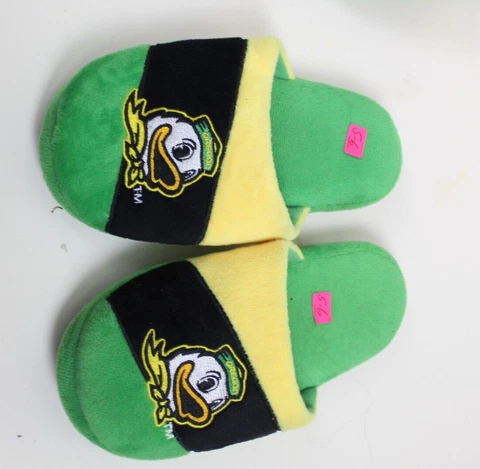 Oregon Ducks House Slippers Youth Size 5-6 Green Yellow Black Foco Cover