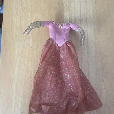 World Princess of England Barbie 2003 Dress - Image 1 of 4