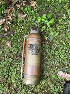 VINTAGE DACHSE KUPFER MESSING FEUERLÖSCHER 2 1/2 GALLONEN LEER Original MA - Bild 1 von 5