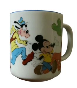 Vintage Disney Mickey Mouse & Friends Rundum Grafik Keramik 6 Unzen Kaffeebecher - Bild 1 von 6