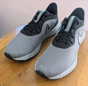 Nike Men's Size 11.5 Revolution 5 Premium Black Chrome Running Shoes CV0159-001 - Picture 1 of 13