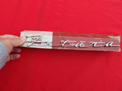 Ford Falcon Futura 1962 emblema nos Foto 1 de 4