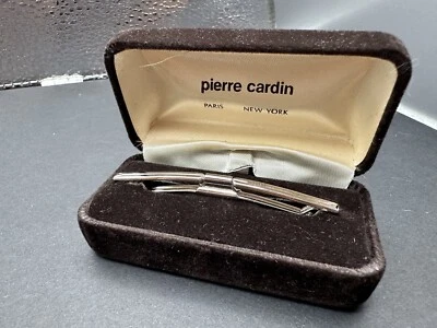 PIERRE CARDIN GOLD TONE COLLAR BAR TIE CLIP WITH PIERRE CARDIN BOX - Image 1 of 3