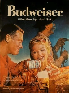 Anuncio impreso Budweiser 1959 vintage, disfrutando de la cerveza bajo las estrellas  - Imagen 1 de 1