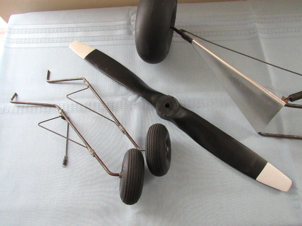 Винтажный RC самолета детали пропеллер Dynathrust/колеса Du-Bro самолета 6.00/3.50T - Изображение 1 из 4