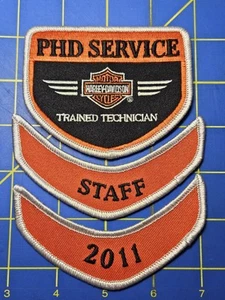 Juego de parches Harley Davidson Motorcycle PHD Service Trained Technician Staff 2011 - Imagen 1 de 3