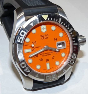 VICTORINOX SWISS ARMY DIVE WATCH - Picture 1 of 13