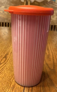 Vintage Tupperware Becher 3329-a4 mit Deckel 4185a-2 rosa 24 oz isoliert - Bild 1 von 3