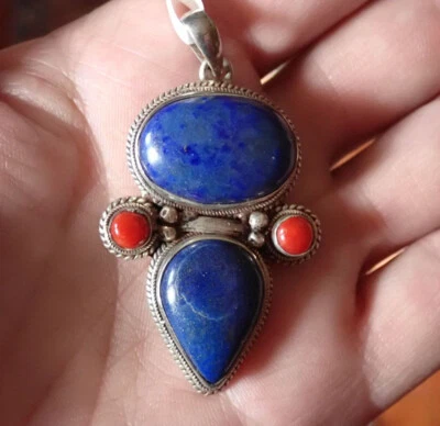 Colgante ovalado y lágrima lapislázuli de plata de ley con coral Foto 1 de 4