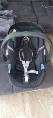 Cybex Aton 5 Autositz 0-13kg + Basis 2-fix Set 2in1, Schwarz - Bild 1 von 4