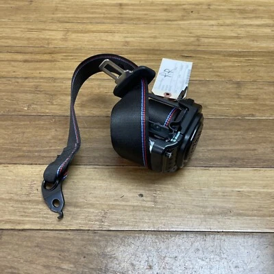 Cinturón de seguridad trasero derecho BMW F90 M5 2017-2022 negro genuino OEM Foto 1 de 4