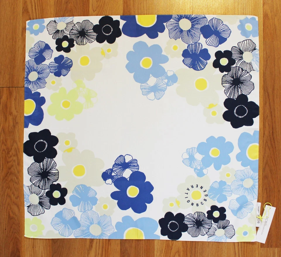 Nueva bufanda bandana cuadrada BCBGeneration flor a bordo 24" nueva con etiquetas #BC747 Foto 1 de 1