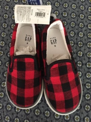 NUEVO CON ETIQUETAS Baby Gap Niño Pequeño Niños ROJO Franela Sin Cordones Lona Tenis Zapatos Talla 9 Foto 1 de 2