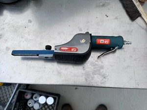 Dynafile 14000 con brazo ancho de 1/2" montado en motor neumático Dynabrade 01197 20 k RPM - Imagen 1 de 7