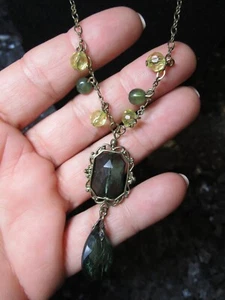 Collar Vintage 1928 Co., Tono Dorado, Cuentas, Colgante Lágrima Verde Firmado - Imagen 1 de 7