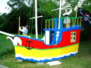 PIRATES OF THE.....BACK GARDEN? PLAYHOUSE: PLANS, INSTRUCTIONS & SCHEDULES ONLY! - Picture 1 of 18