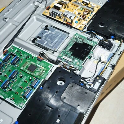 TV Samsung Q8C / Q7C – Spare Parts - QE55Q8CAMT - Image 1 of 4