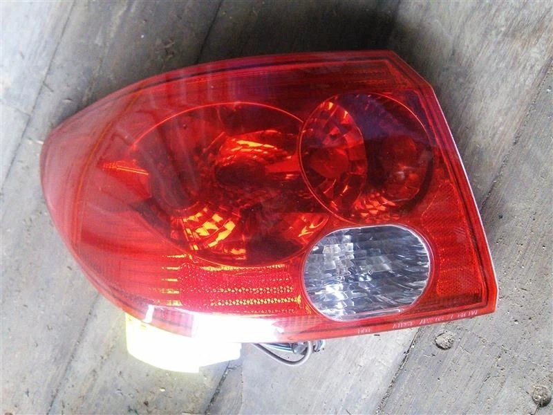 Luz trasera del conductor sedán cuarto de panel montado para 03-04 SATURN SERIE L 247404 Foto 1 de 1