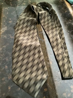 Men's Silk Neck Tie Mulberry Neckwear Ziggurat  Vintage Classic - Image 1 of 4