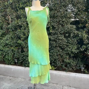 Maxi abito donna medio vintage Y2K Yvareva verde foresta fata a strati con volant - Foto 1 di 8