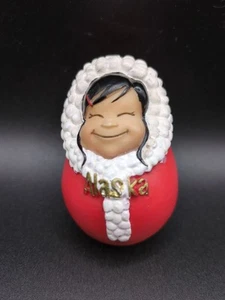 Vintage Alaska Eskimo Egg Weeble Wobble 2" Regal Figur rot Parka *selten* - Bild 1 von 6