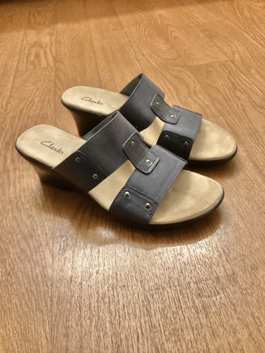 Sandali donna Clarks blu in pelle doppio cinturino elasticizzato con zeppa slip on 6 5M.