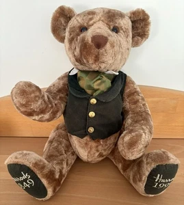 HARRODS 150 Jahre-Gedenk-Bär 1849-1999 Teddy mit Weste 48cm - Bild 1 von 8