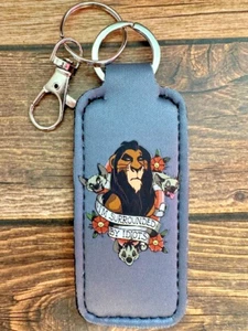Lippenbalsam Halter Schlüsselanhänger grau Narbe König der Löwen umgeben von Idioten Partygeschenk - Bild 1 von 1