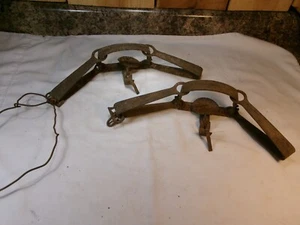 Lot of 2 Antique Vintage Oneida Victor No.2 Animal Traps ~ Parts or Repair - Picture 1 of 3