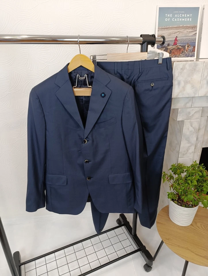 LARDINI THREE BUTTON MENS WOOL SILK ITALIAN SUIT NAVY - Image 1 of 4