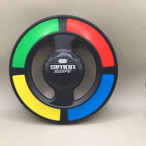 Simon Says Swipe elektronisches Handheld Memory Spiel Spielzeug Hasbro 2013 getestet & funktioniert! - Bild 1 von 2