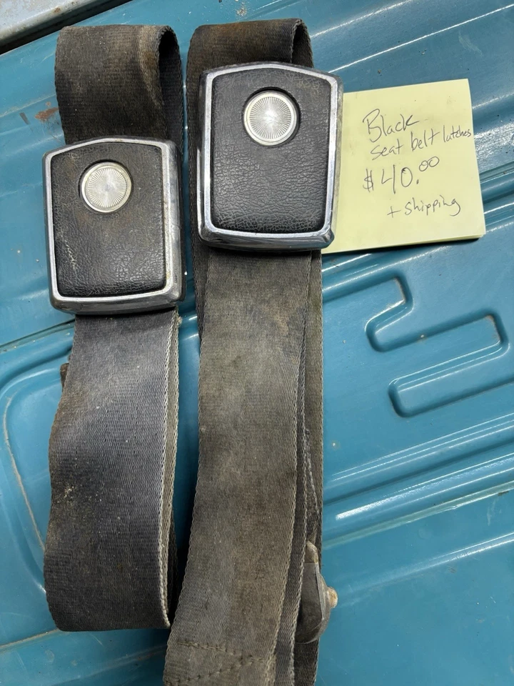 Juego de 2 hebillas de cinturón de seguridad negras originales Ford F-100 1967 Foto 1 de 1