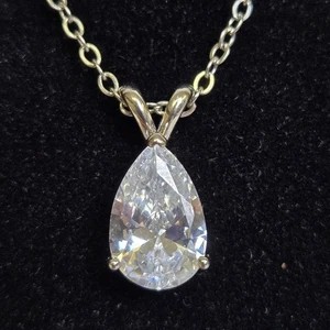 Collar colgante solitario lágrima corte pera, tono plata, cadena de 17" - Imagen 1 de 9