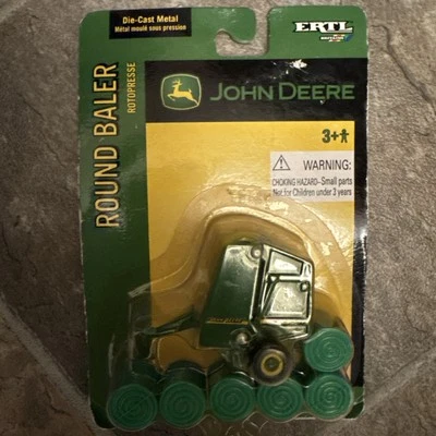 Ertl 2003 1/64 John Deere 567 round baler w/bales diecast implement 15318 - Image 1 of 2