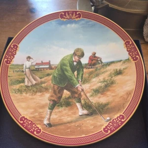Royal Worcester Golfing Collection Sammlerteller "The Bunker" (B15) - Bild 1 von 4