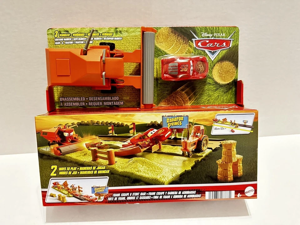 Mattel Disney and Pixar Cars Playset with 3 Toy Vehicles